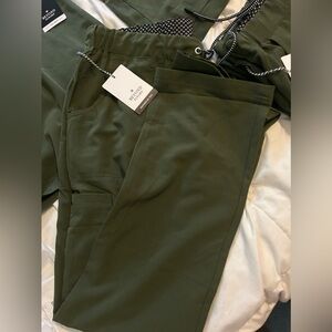 beyond scrubs petite medium cargo pants brand new with tags